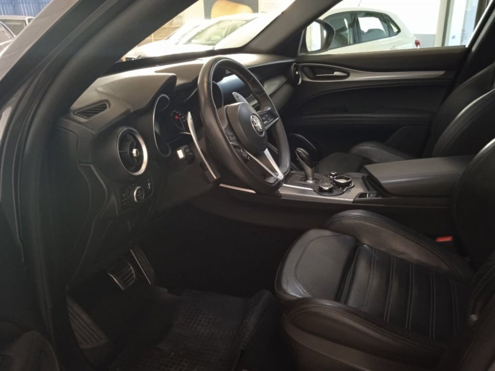 Alfa Romeo Stelvio usata a Firenze (19)