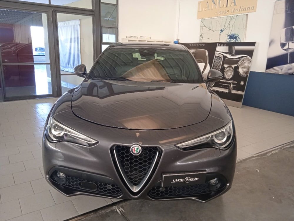 Alfa Romeo Stelvio usata a Firenze (2)