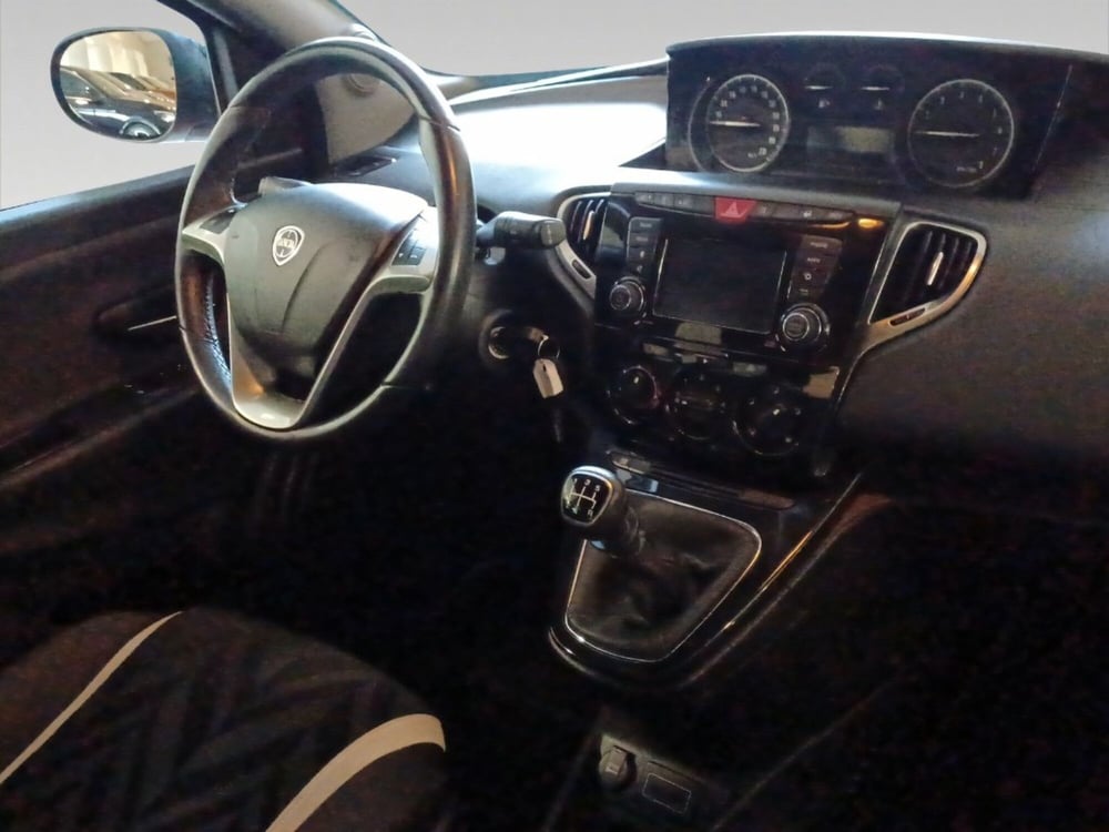 Lancia Ypsilon usata a Firenze (11)