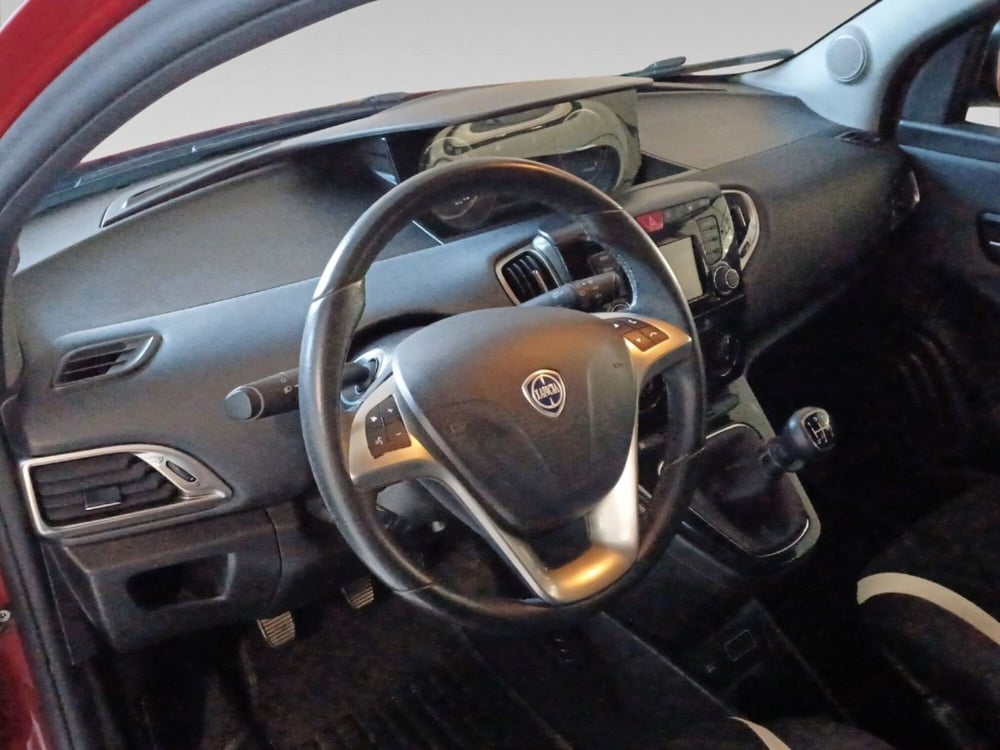 Lancia Ypsilon usata a Firenze (9)