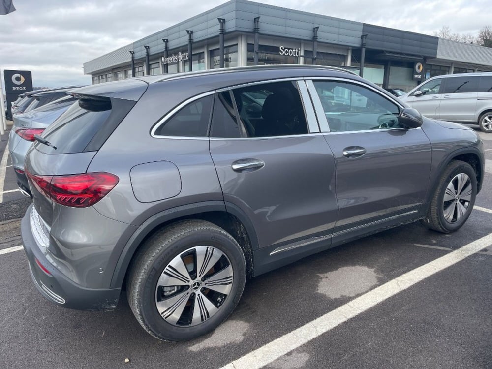 Mercedes-Benz EQA nuova a Firenze (4)