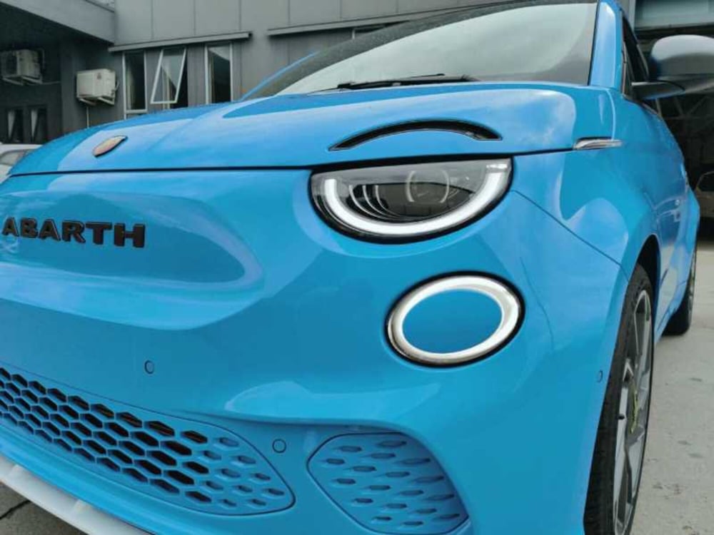 Abarth 500e Cabrio nuova a Venezia (13)