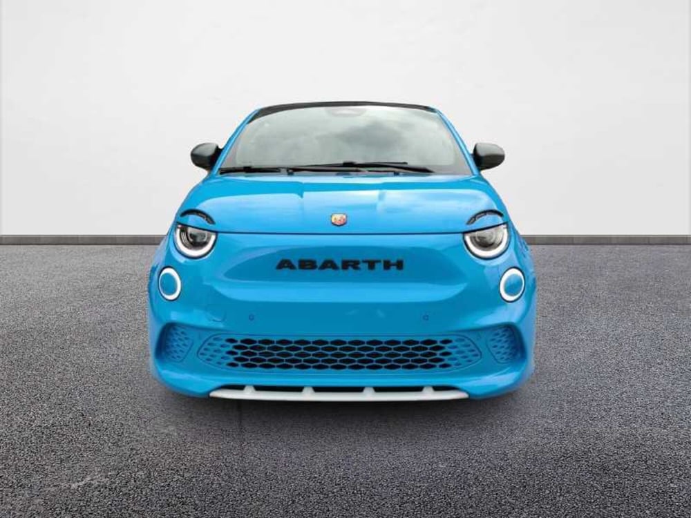 Abarth 500e Cabrio nuova a Venezia (2)