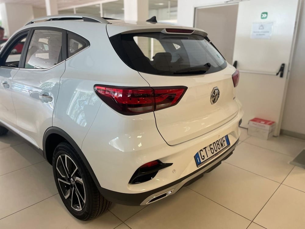 Mg ZS (2021-->) nuova a Milano (5)