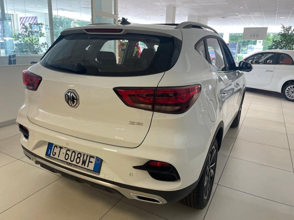 Mg ZS (2021-->) nuova a Milano (7)