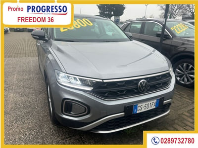 Volkswagen T-Roc 2.0 tdi Life 115cv del 2023 usata a Sesto San Giovanni