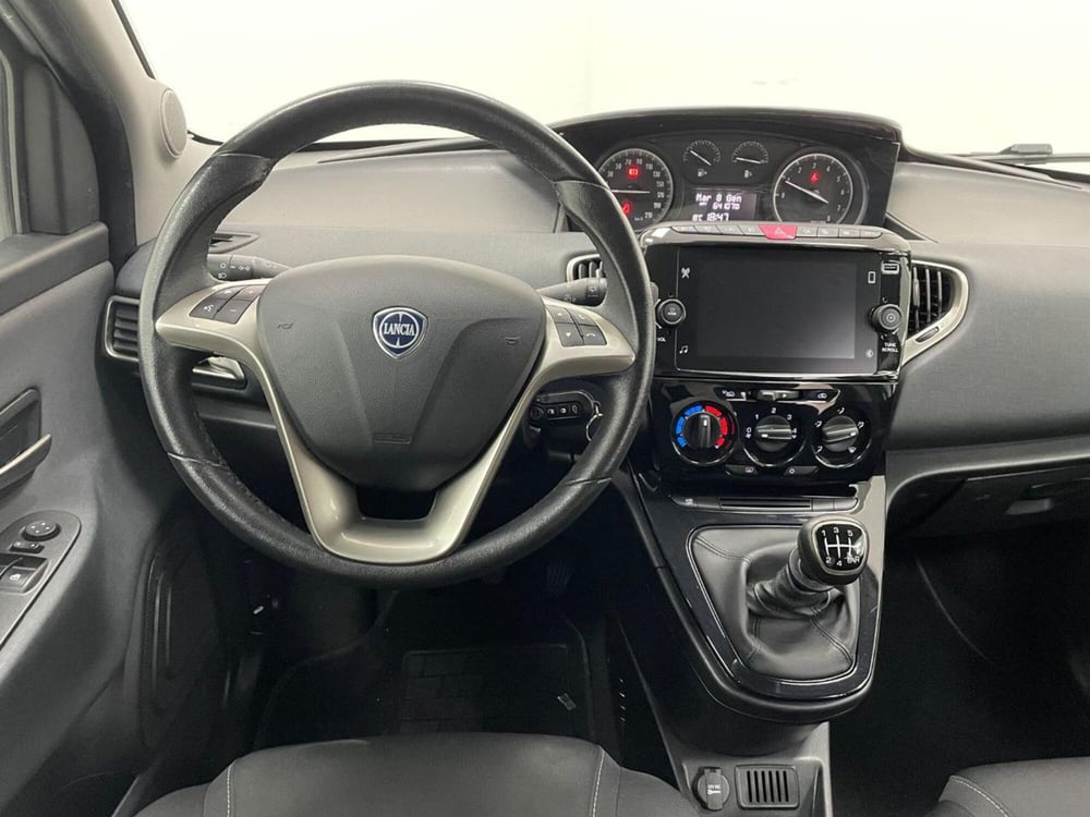 Lancia Ypsilon usata a Como (10)