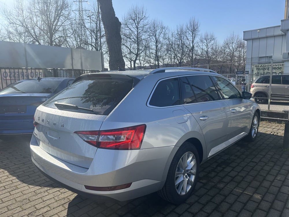 Skoda Superb Station Wagon nuova a Milano (8)