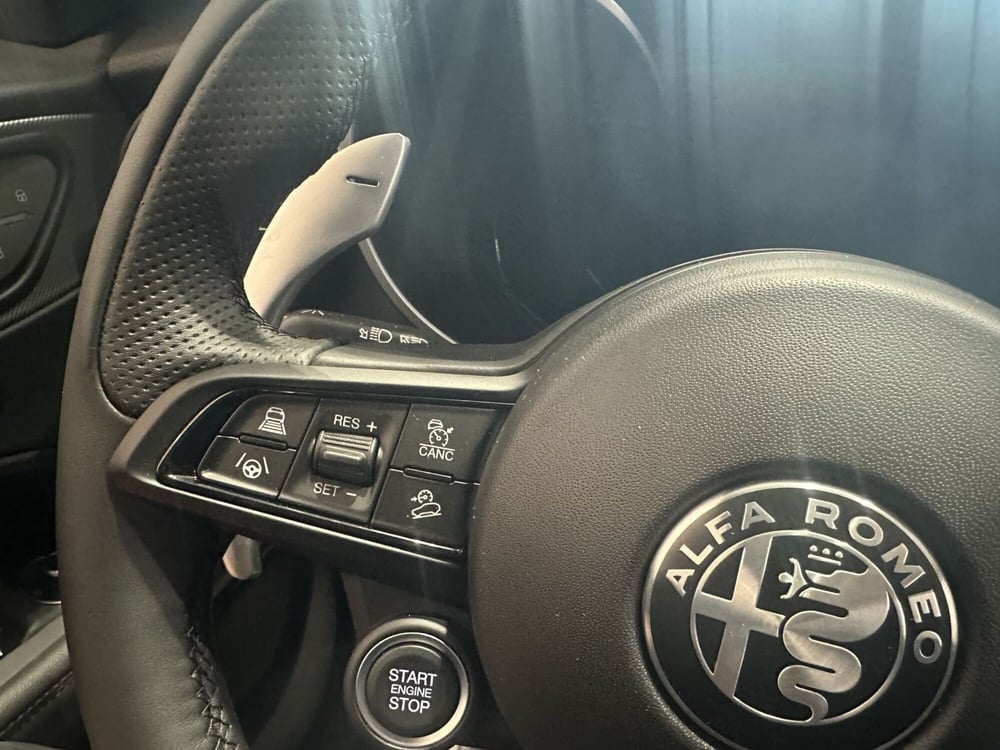 Alfa Romeo Stelvio nuova a Milano (17)