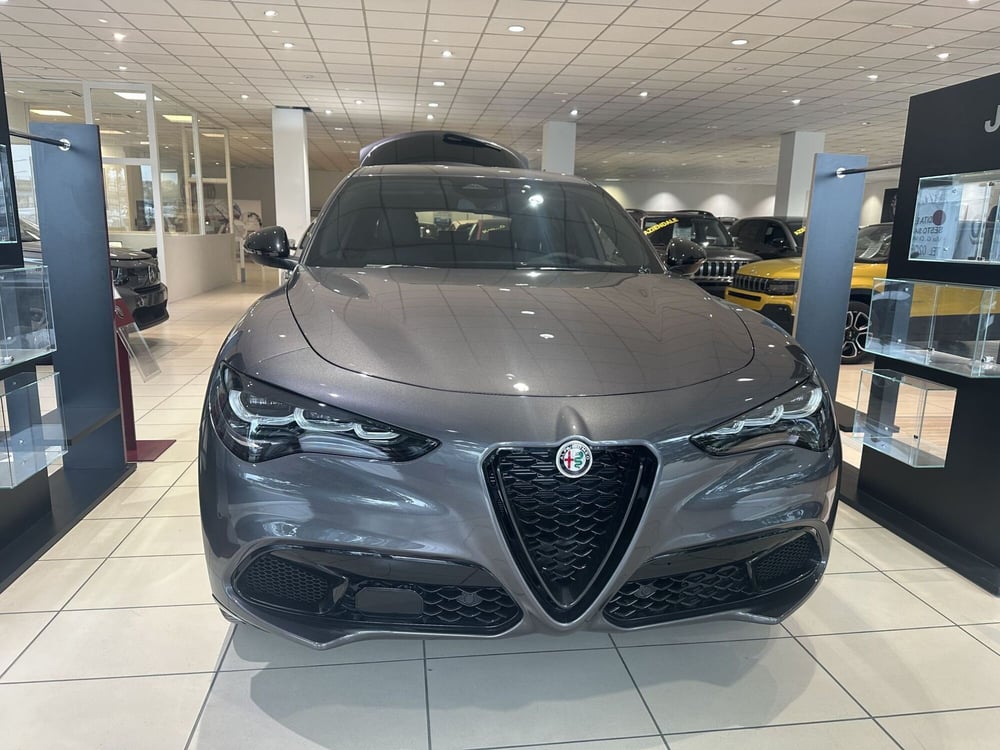 Alfa Romeo Stelvio nuova a Milano (3)