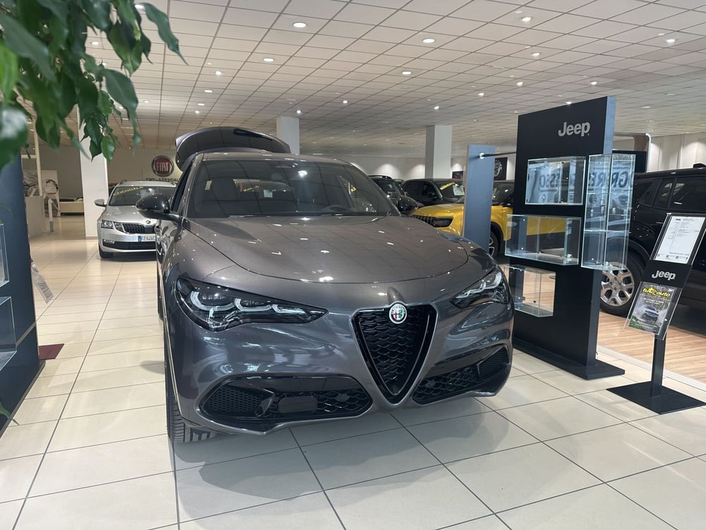 Alfa Romeo Stelvio nuova a Milano (4)