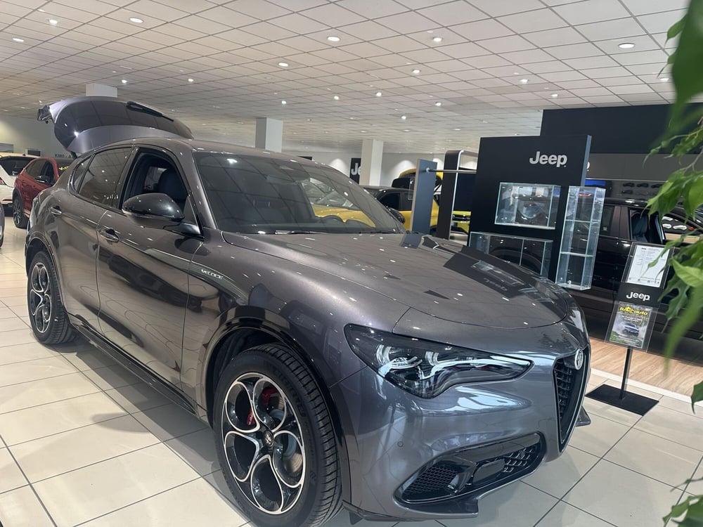 Alfa Romeo Stelvio nuova a Milano (5)