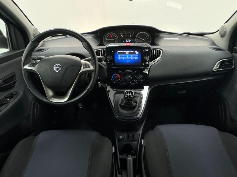 Lancia Ypsilon usata a Como (4)