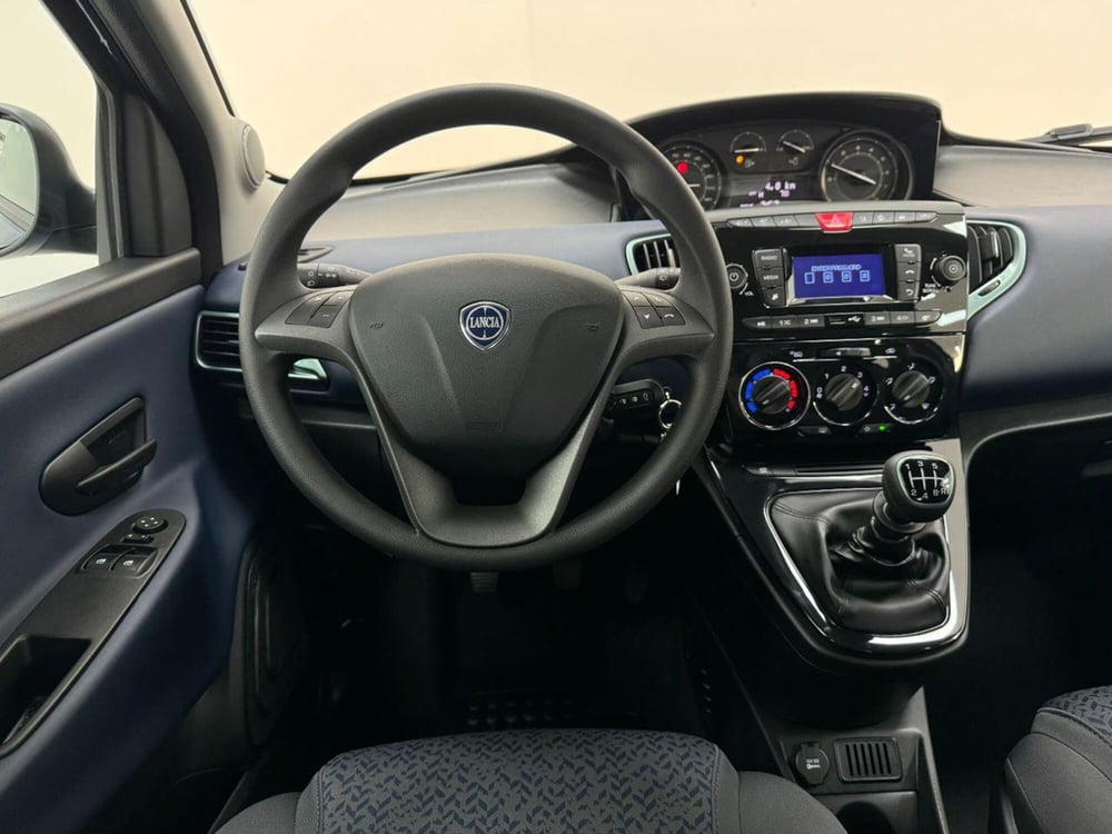 Lancia Ypsilon nuova a Como (10)