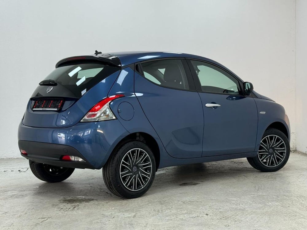 Lancia Ypsilon nuova a Como (2)