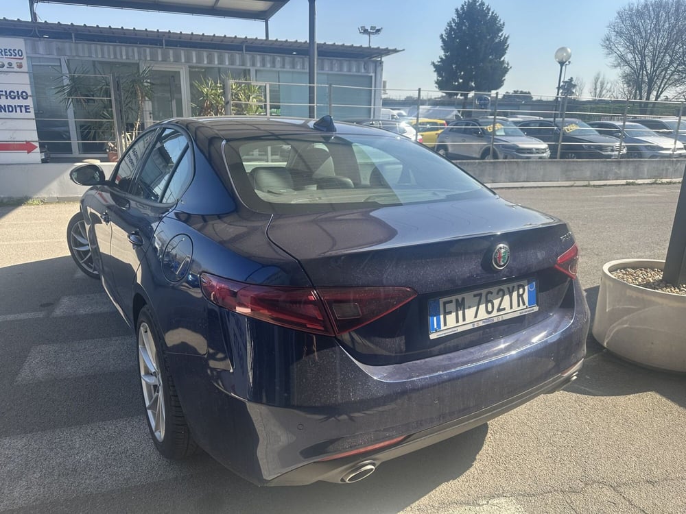 Alfa Romeo Giulia usata a Milano (9)