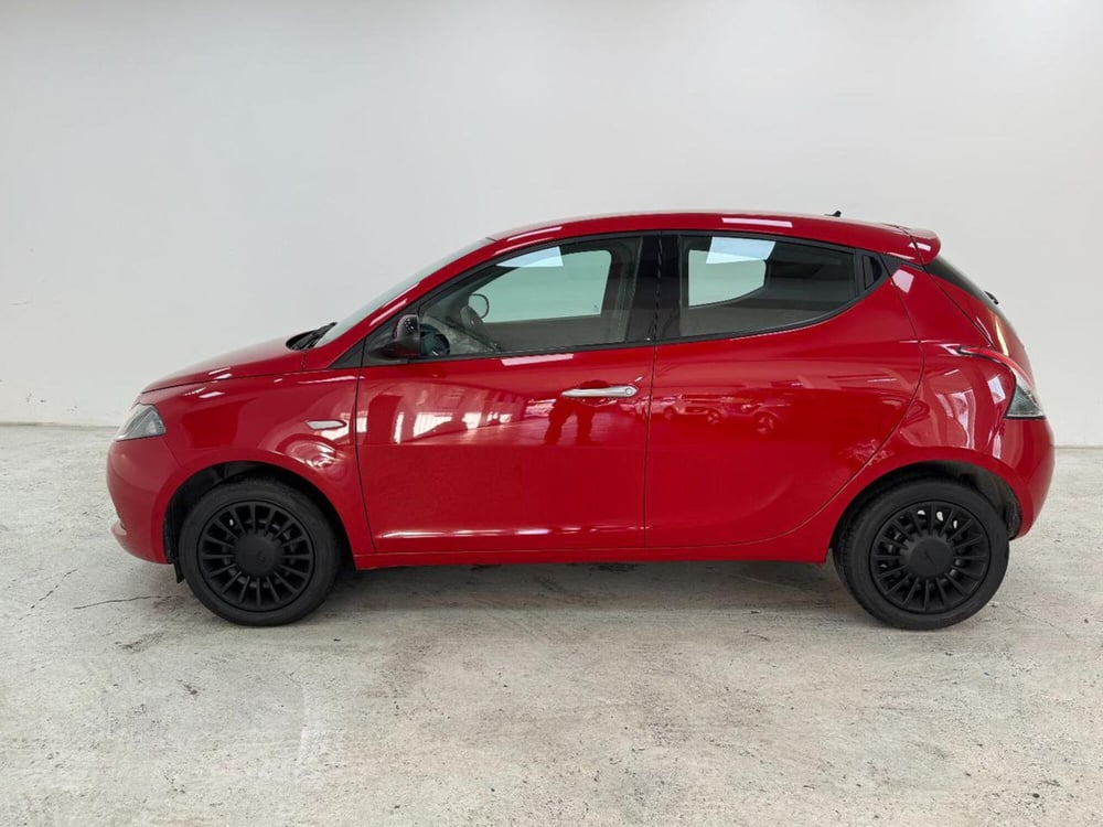 Lancia Ypsilon usata a Como (8)