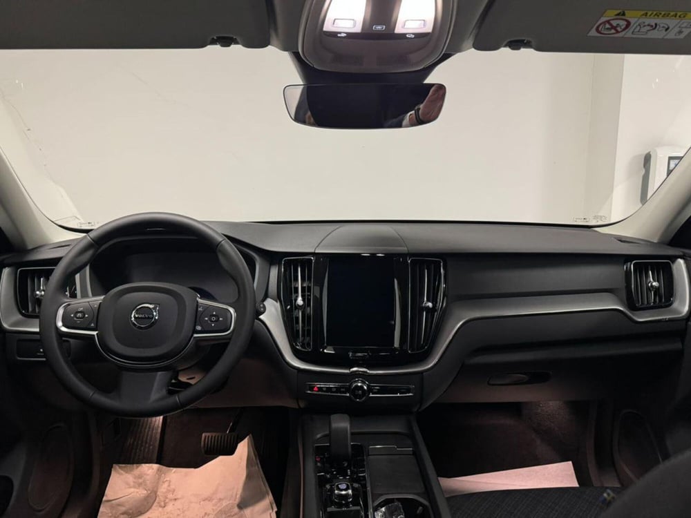 Volvo XC60 nuova a Como (5)