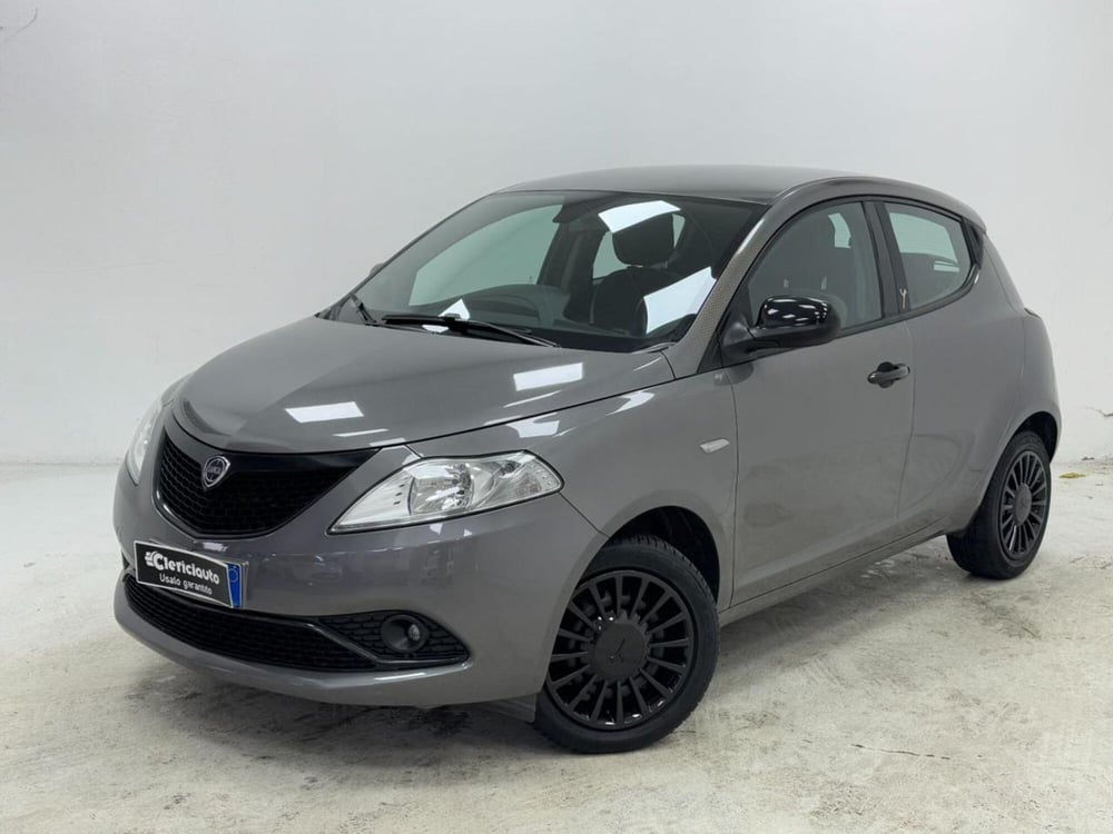 Lancia Ypsilon usata a Como