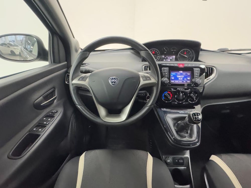 Lancia Ypsilon usata a Como (10)