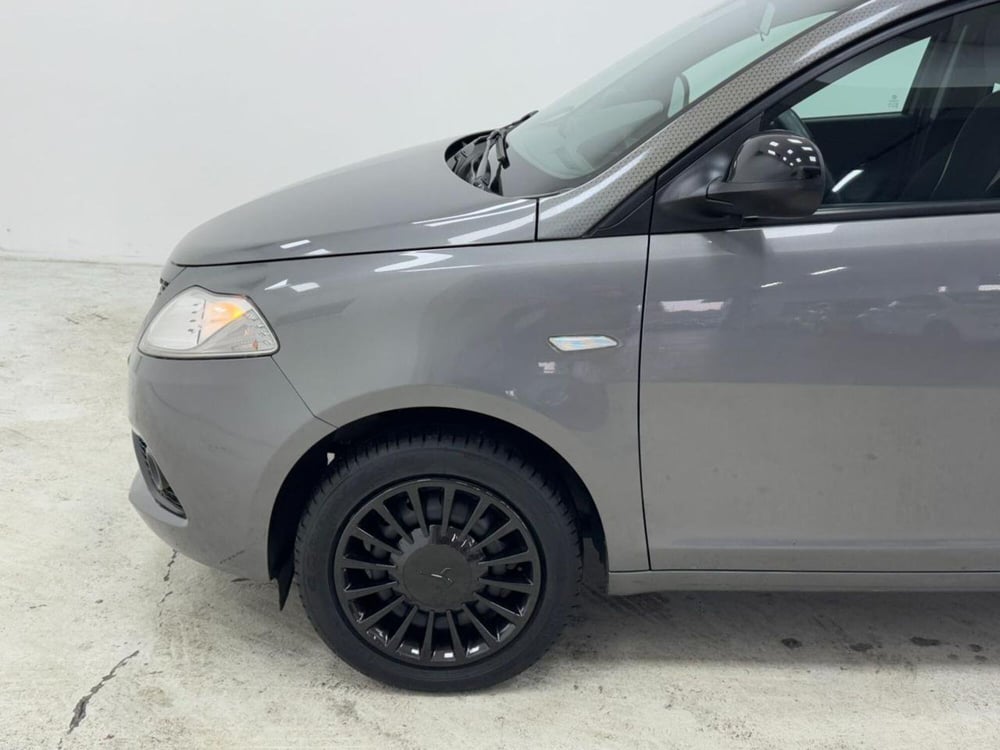 Lancia Ypsilon usata a Como (9)