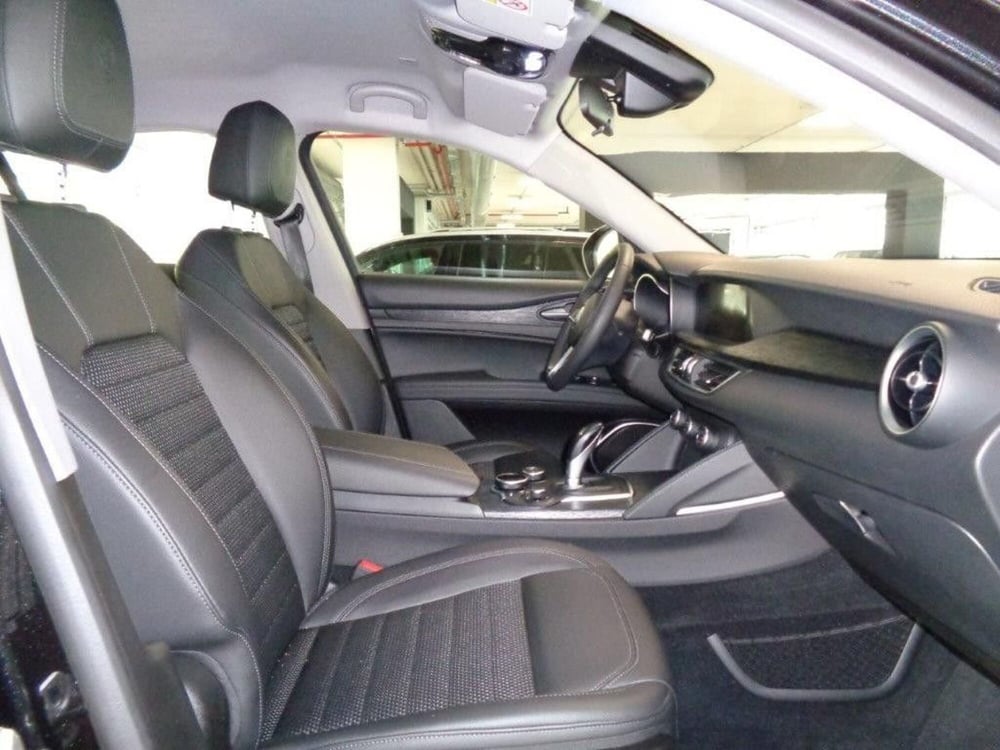 Alfa Romeo Stelvio usata a Torino (10)