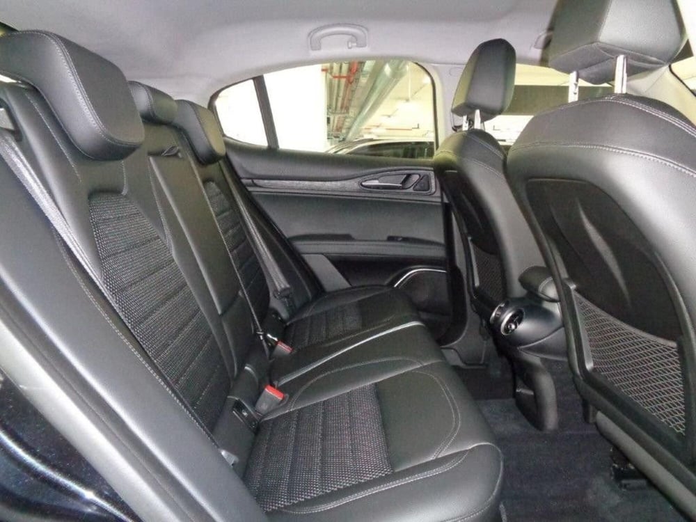 Alfa Romeo Stelvio usata a Torino (9)