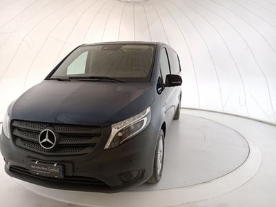 Mercedes-Benz Vito tourer 119 cdi long Pro 9G-tronic del 2021 usata a Lecce