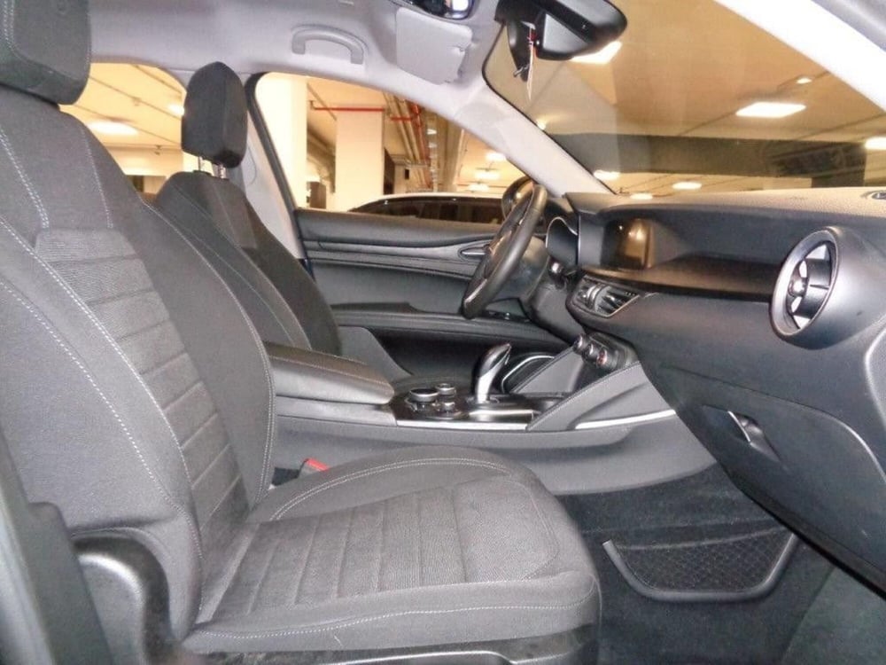 Alfa Romeo Stelvio usata a Torino (10)