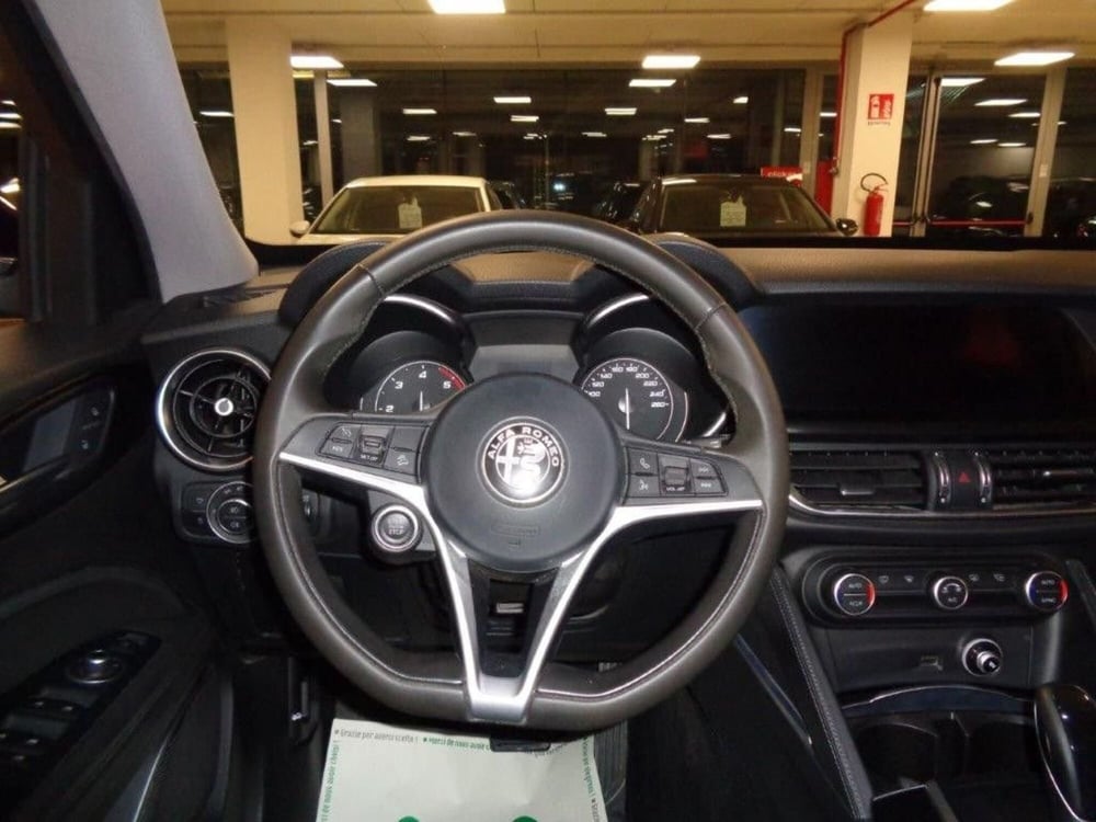 Alfa Romeo Stelvio usata a Torino (4)