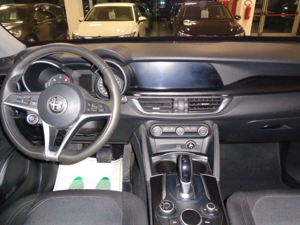 Alfa Romeo Stelvio usata a Torino (5)