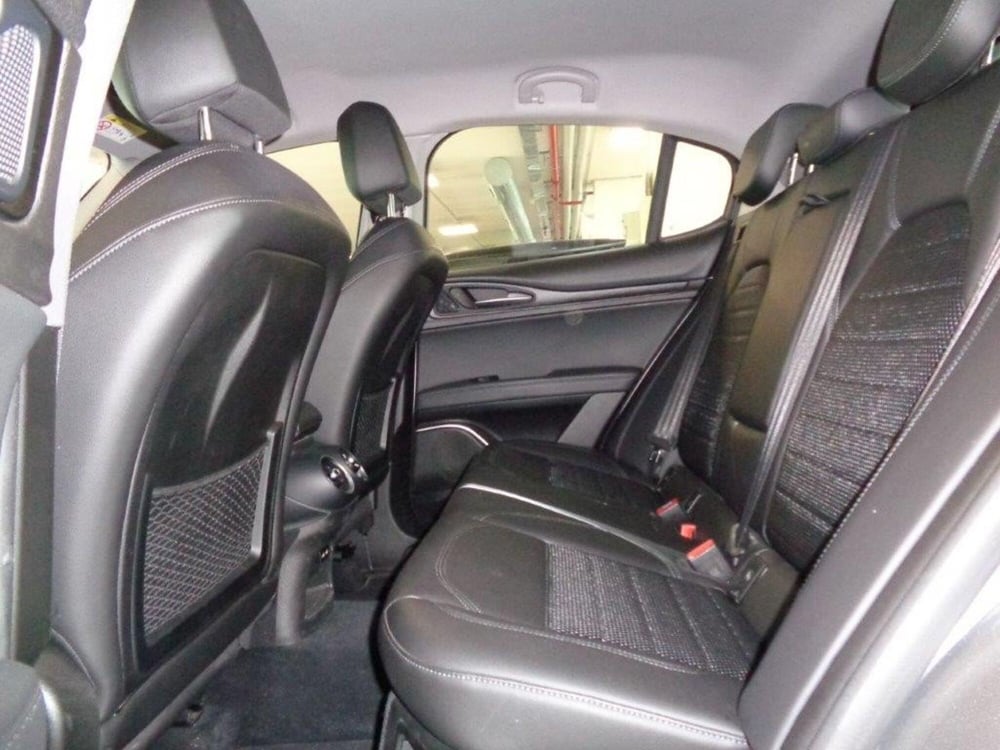 Alfa Romeo Stelvio usata a Torino (4)
