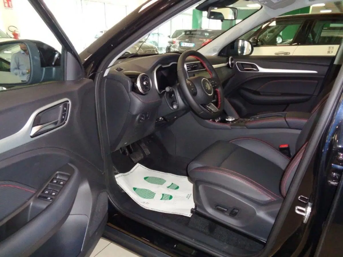 Mg ZS EV nuova a Torino (3)