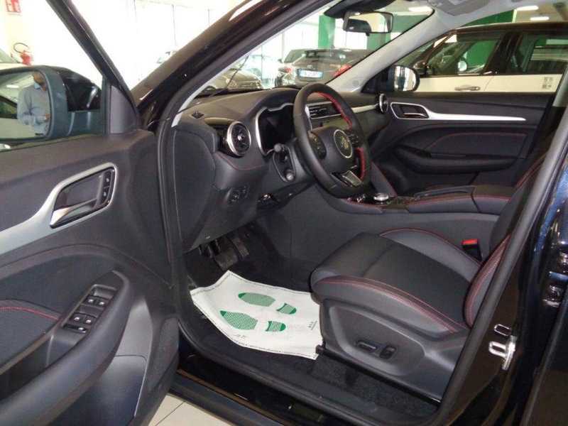 Mg ZS EV nuova a Torino (3)