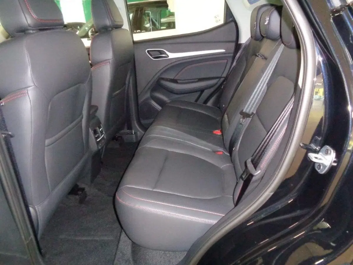 Mg ZS EV nuova a Torino (4)