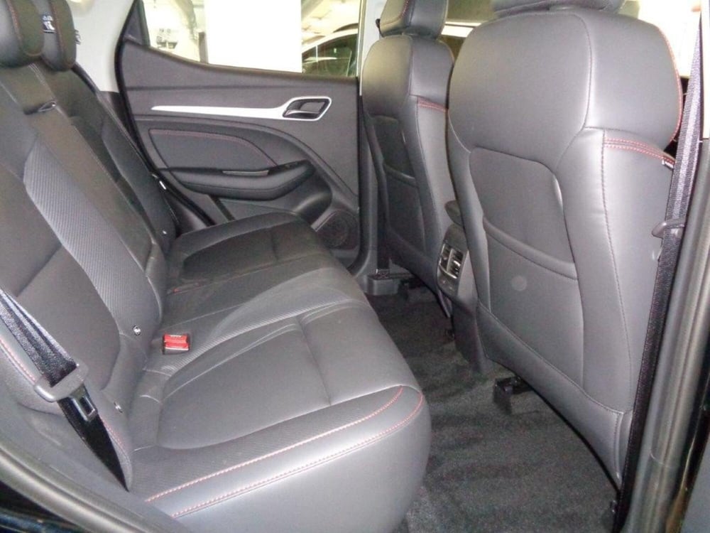 Mg ZS EV nuova a Torino (6)