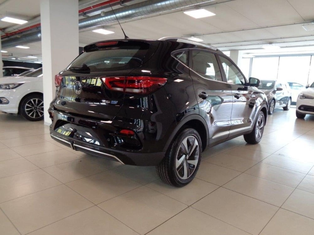 Mg ZS EV nuova a Torino (9)