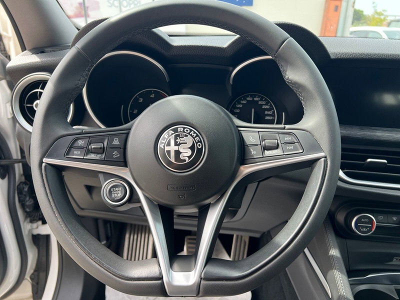 Alfa Romeo Stelvio usata a Teramo (11)