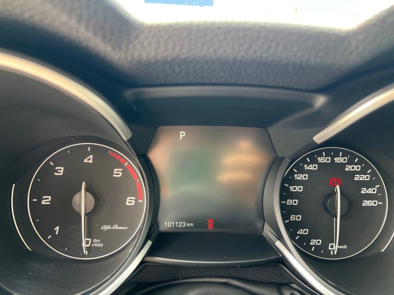 Alfa Romeo Stelvio usata a Teramo (17)