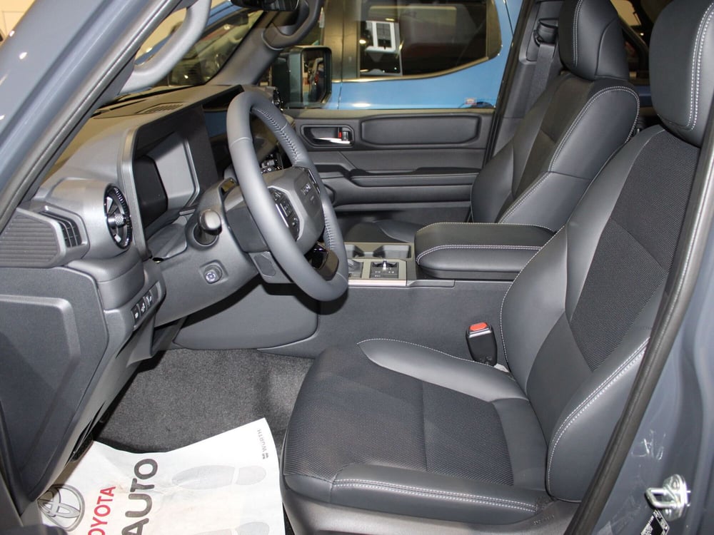 Toyota Land Cruiser nuova a Firenze (5)