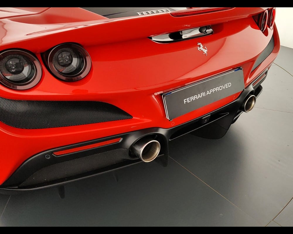 Ferrari F8 Coupé usata a Verona (13)