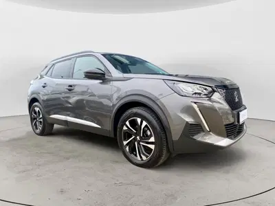 Peugeot 2008 PureTech 100 S&amp;S Allure del 2022 usata a Monopoli