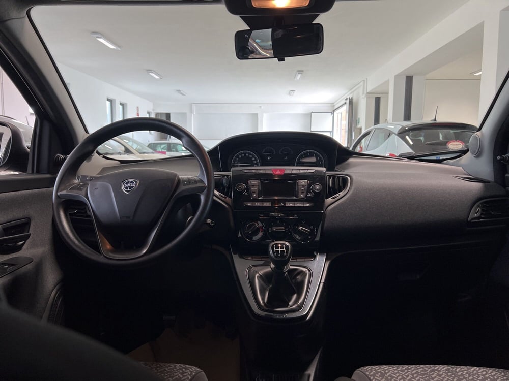 Lancia Ypsilon usata a Pisa (7)