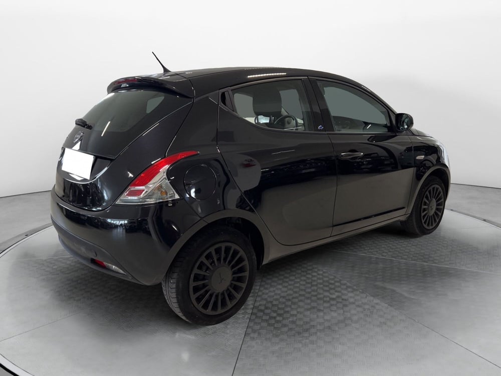 Lancia Ypsilon usata a Pisa (6)