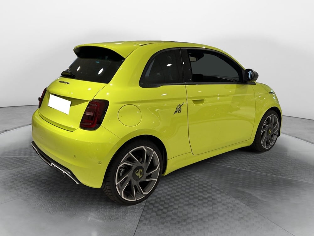 Abarth 500e Cabrio nuova a Pisa (5)