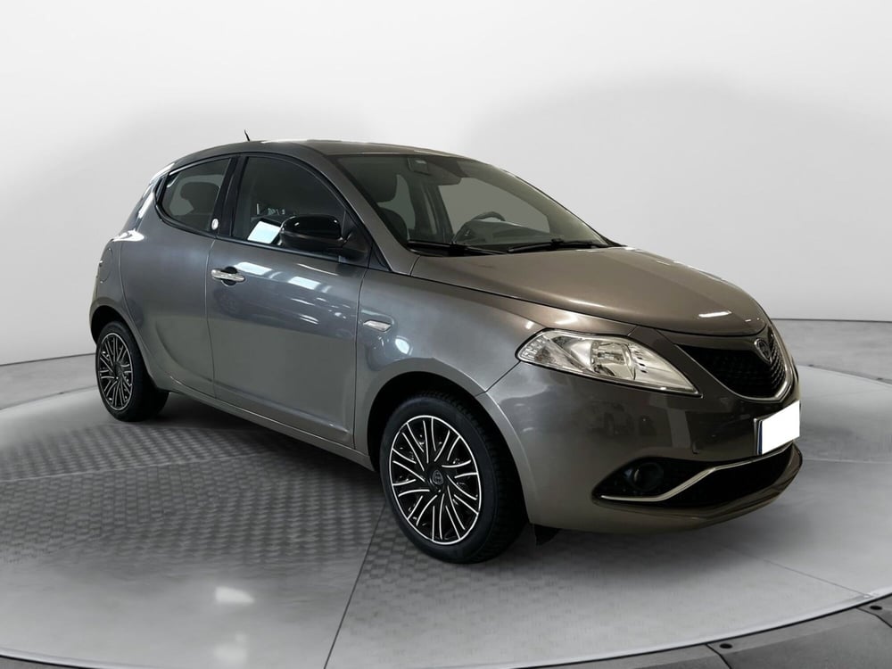 Lancia Ypsilon usata a Pisa