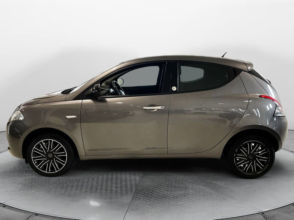 Lancia Ypsilon usata a Pisa (3)