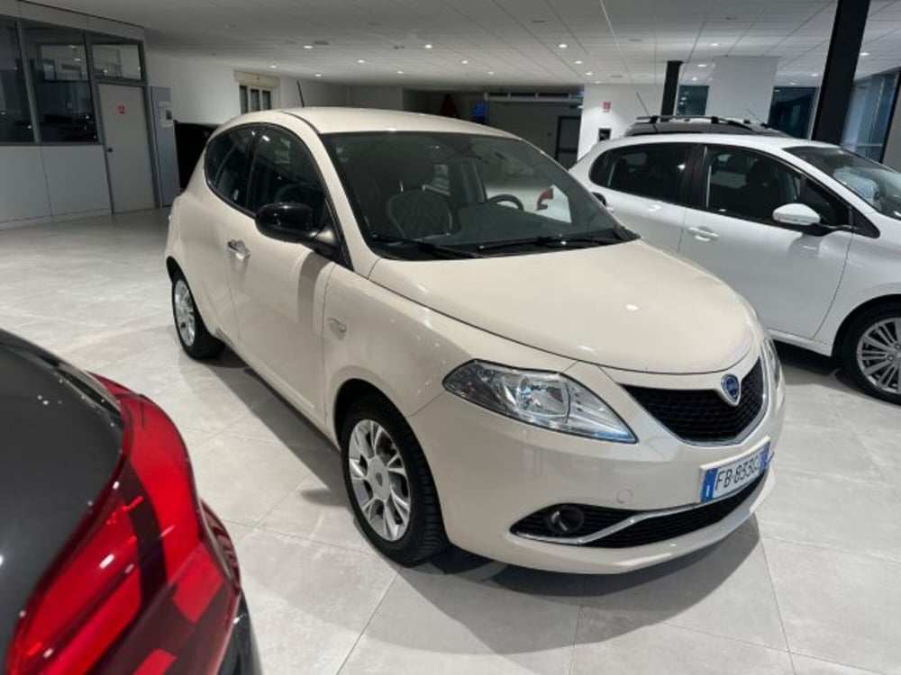 Lancia Ypsilon usata a Reggio Emilia (2)