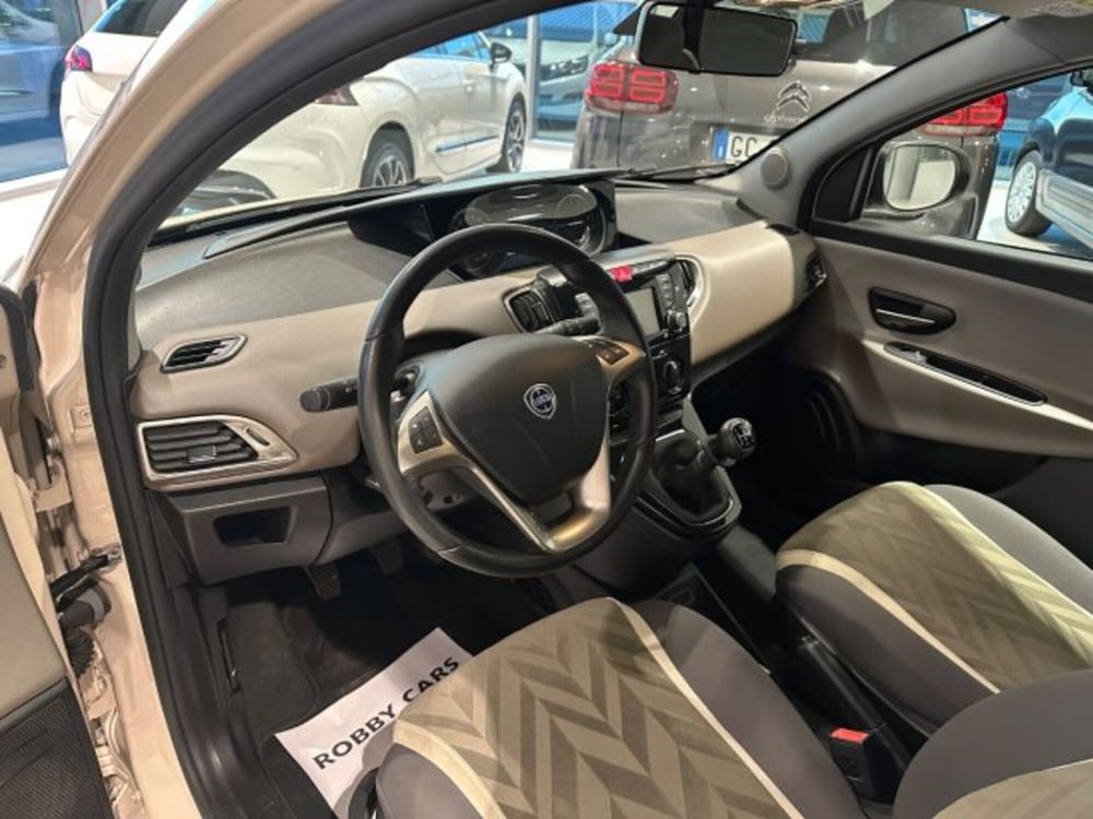 Lancia Ypsilon usata a Reggio Emilia (6)