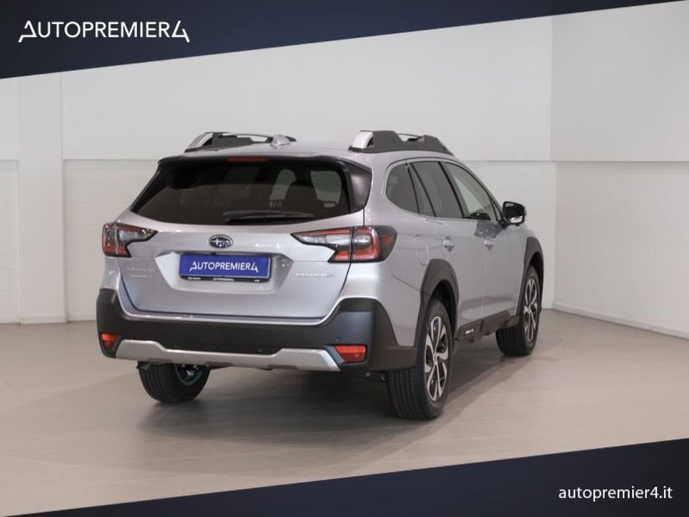 Subaru Outback nuova a Como (9)